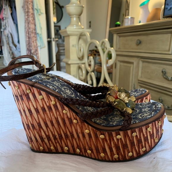 Pumps - Picture 4 of 8